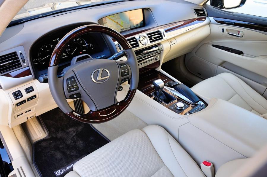  Lexus LS460 2013 года  (фото 39 из 111)